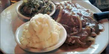 Liver and Onions with Mashed Potatoes and Green Beans